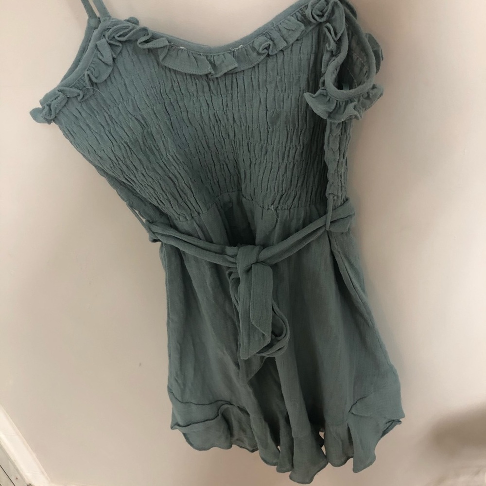 Cute flowy dress - Picture 2 of 4